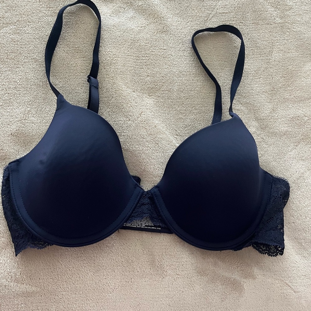 Gapbody Navy Lace underwire tshirt Bra